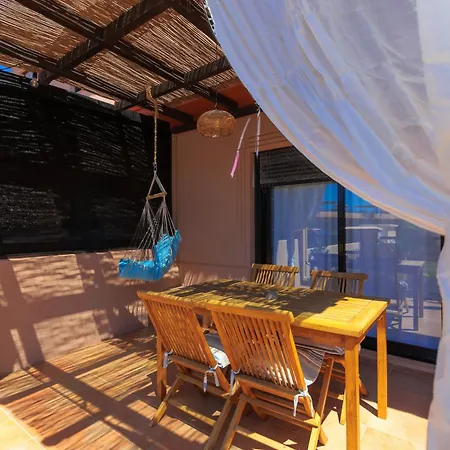 Alinico House Semesterbostad Majanicho